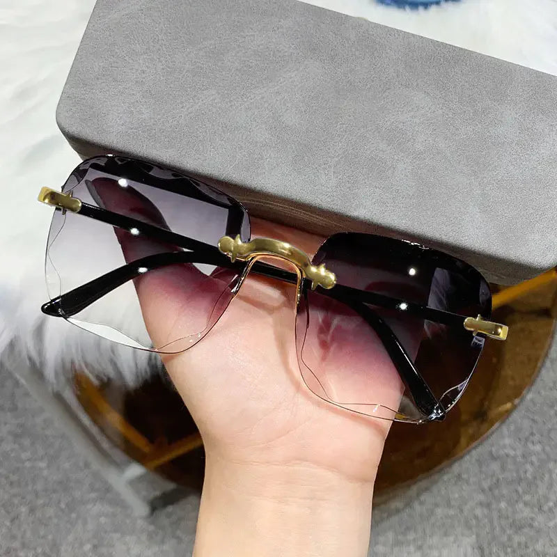 Luxe Edge Square Sunglasses – UV400