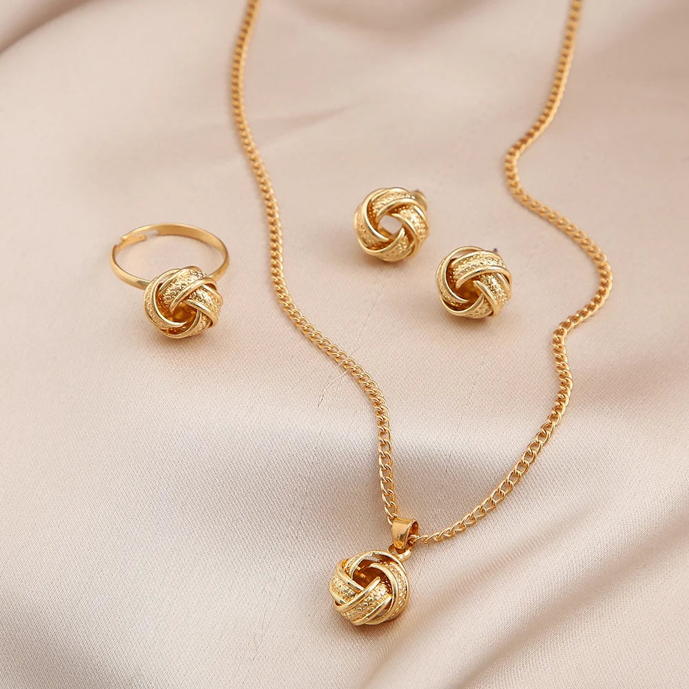 Lucky Knot Twisted Gold Ring