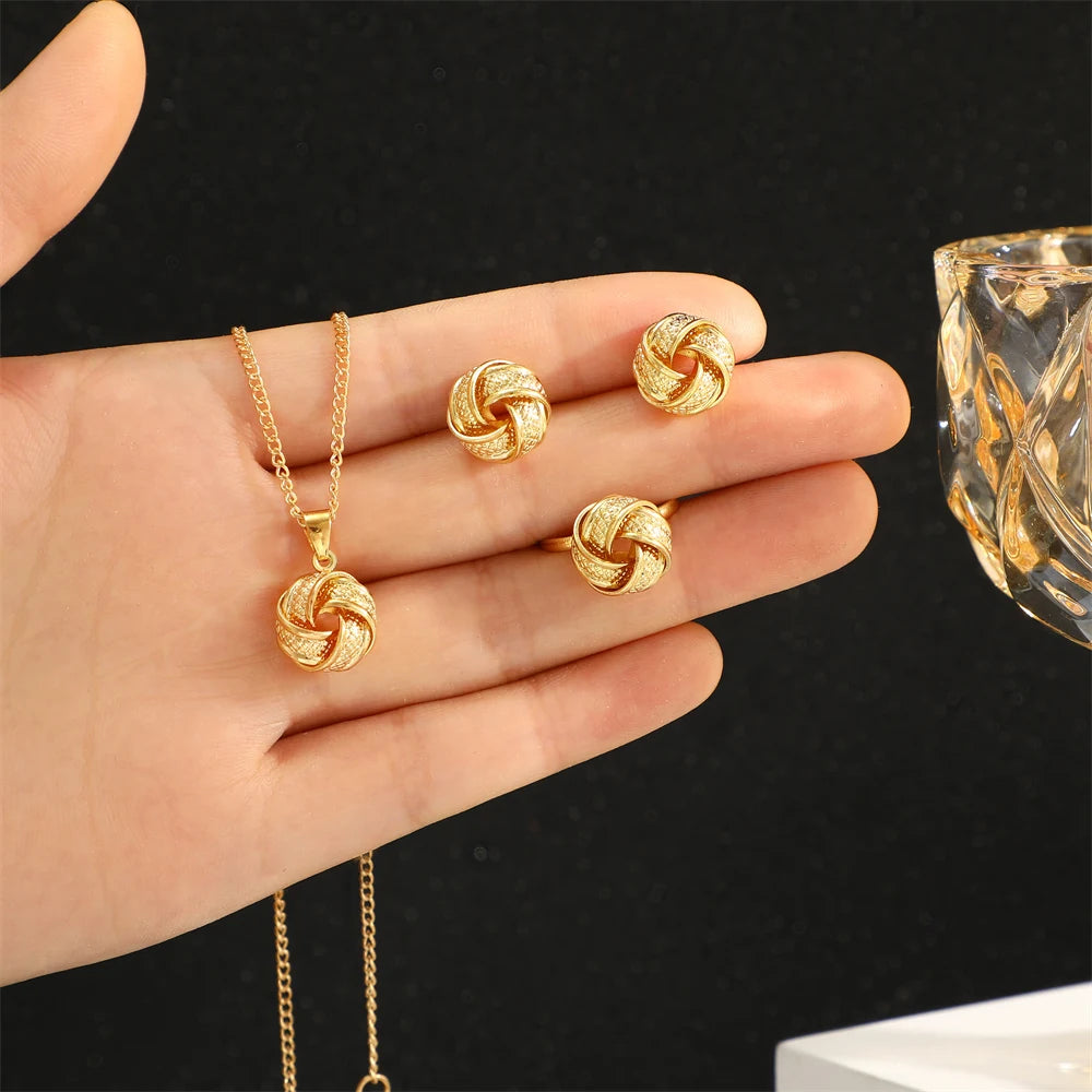 Lucky Knot Twisted Gold Ring