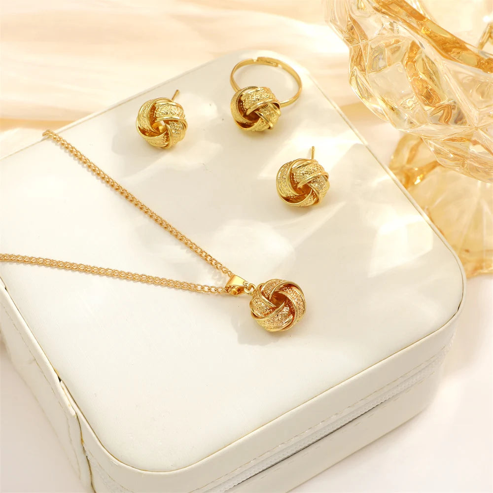 Lucky Knot Twisted Gold Ring