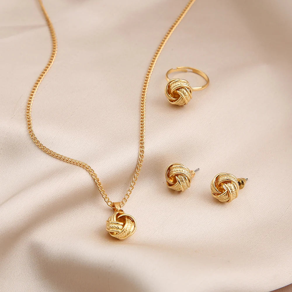 Lucky Knot Twisted Gold Ring